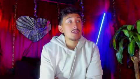 Snapshot of x_heros_x chatting on 11.06.25 SHALOM online show from 11.06.25