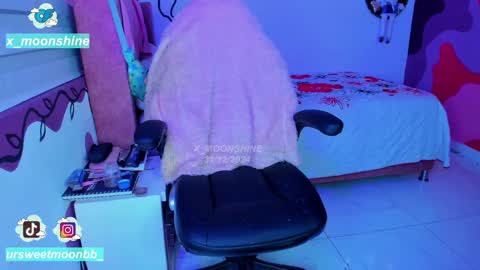 Snapshot of x_moonshine chatting on 01.01.25 s s s online show from 01.01.25