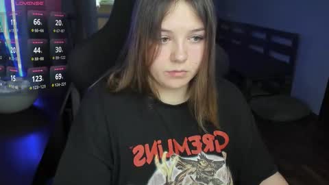 Snapshot of x_nirvana_x chatting on 11.10.25 LOVE NERDS ONLY online show from 11.10.25