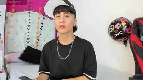 Snapshot of xaandergrey chatting on 10.17.25 xaanderGrey online show from 10.17.25