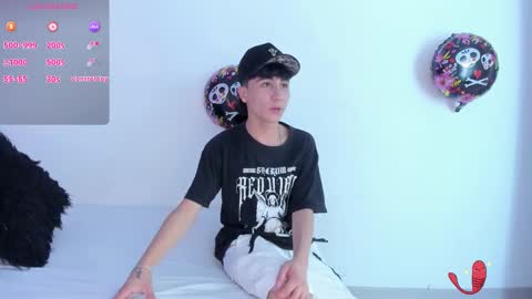 Snapshot of xaandergrey chatting on 10.21.25 xaanderGrey online show from 10.21.25