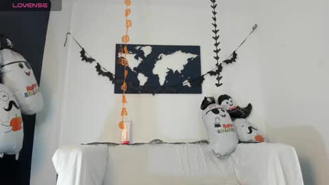 Snapshot of xaandergrey chatting on 10.31.25 xaanderGrey online show from 10.31.25