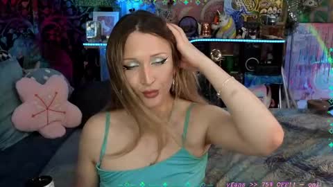 Snapshot of xaevynne chatting on 05.28.26 Xaevynne Sometimes Milla Milla The Cute as a Buttom Brunette online show from 05.28.26