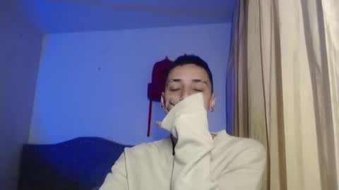 Snapshot of xalejo_max chatting on 10.16.25 xalejo_max online show from 10.16.25