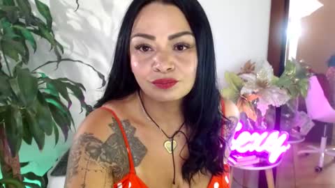 XAMARA1124 online show from 02.05.25