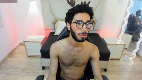 Snapshot of xander_tay chatting on 12.04.24 ISSANDER online show from 12.04.24