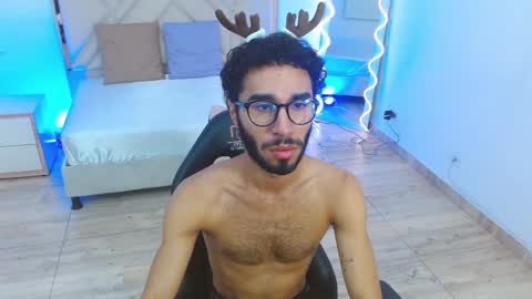 Snapshot of xander_tay chatting on 12.07.24 ISSANDER online show from 12.07.24