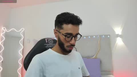 Snapshot of xander_tay chatting on 12.12.24 ISSANDER online show from 12.12.24