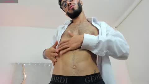 Snapshot of xander_tay chatting on 12.13.24 ISSANDER online show from 12.13.24