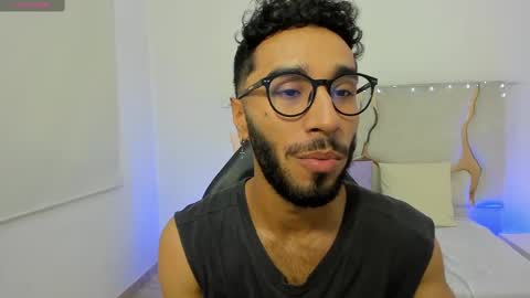 Snapshot of xander_tay chatting on 12.15.24 ISSANDER online show from 12.15.24