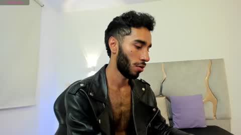 Snapshot of xander_tay chatting on 12.26.24 ISSANDER online show from 12.26.24