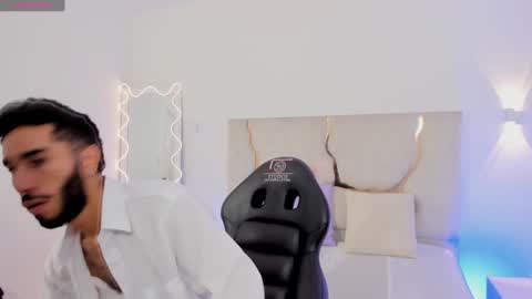 Snapshot of xander_tay chatting on 12.30.24 ISSANDER online show from 12.30.24