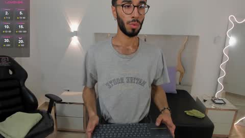 Snapshot of xander_tay chatting on 01.29.25 ISSANDER online show from 01.29.25