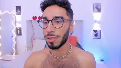 Snapshot of xander_tay chatting on 03.05.25 ISSANDER online show from 03.05.25