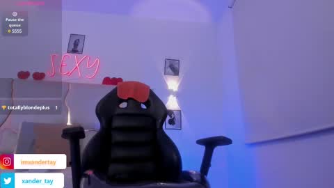 Snapshot of xander_tay chatting on 03.07.25 ISSANDER online show from 03.07.25