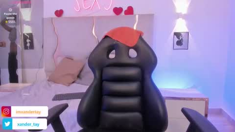 Snapshot of xander_tay chatting on 03.10.25 ISSANDER online show from 03.10.25