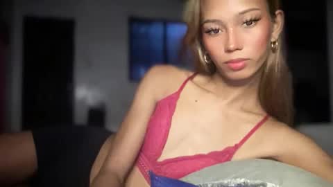 Snapshot of xandraluxe_xoxo chatting on 11.30.25 Cassandra online show from 11.30.25