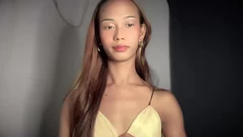 Snapshot of xandraluxe_xoxo chatting on 12.17.25 Cassandra online show from 12.17.25