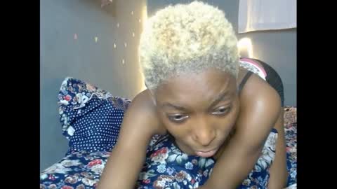 Snapshot of xcreamypussy chatting on 02.10.25 xcreamypussy online show from 02.10.25