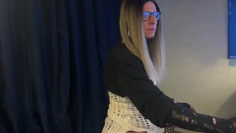 xdresserwithass online show from 11.21.25