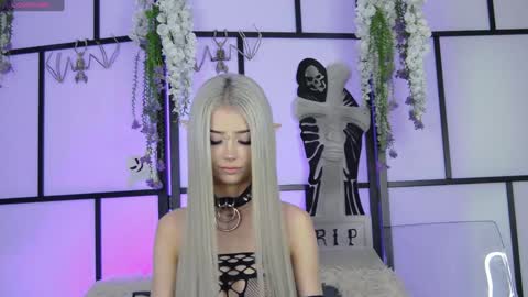 Snapshot of xenomy chatting on 10.28.25 xenomy online show from 10.28.25