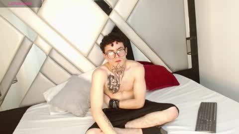 Snapshot of xhotdesire_fx chatting on 03.04.25 Marco and Veronica online show from 03.04.25