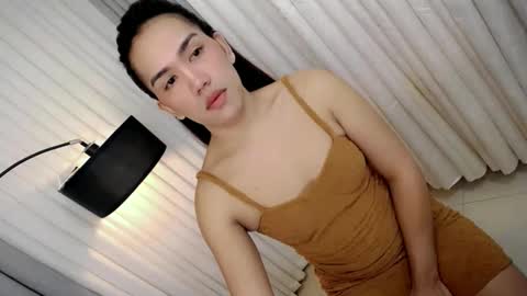 Snapshot of xhugejerkingtransx chatting on 11.11.25 GWEN THOMPSON ....... online show from 11.11.25