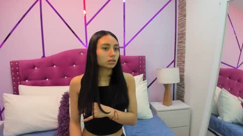 Snapshot of ximena_vasquez8 chatting on 02.18.25 Xime online show from 02.18.25