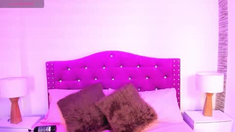 Snapshot of ximena_vasquez8 chatting on 09.21.25 Xime online show from 09.21.25