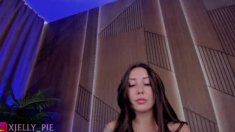Snapshot of xjelly_piee chatting on 11.02.25 Charisma online show from 11.02.25