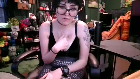 Snapshot of xklonopin chatting on 02.21.25 Pumpkaboo online show from 02.21.25