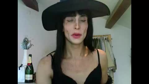 Snapshot of xlecram chatting on 10.24.25 Wendy online show from 10.24.25