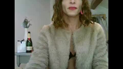 Snapshot of xlecram chatting on 11.16.25 Wendy online show from 11.16.25