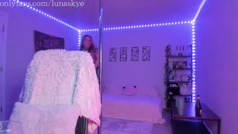   online show from 11.12.25