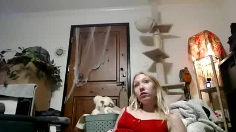 Snapshot of xmckennalynn chatting on 11.11.25 xmckennalynn online show from 11.11.25