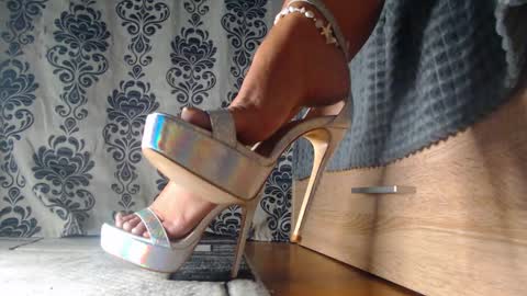 Snapshot of xmistressmonroex chatting on 10.14.25 Monroe online show from 10.14.25