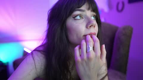 Bella Bondai online show from 12.04.24