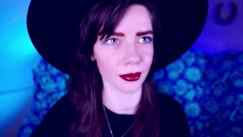 Snapshot of xobondaixo chatting on 10.28.25 Bella Bondai online show from 10.28.25