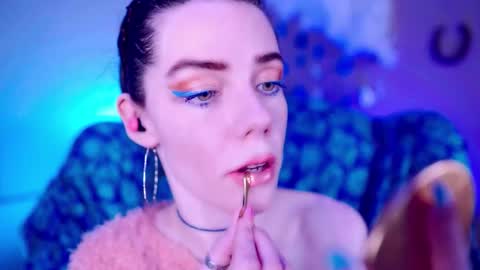 Bella Bondai online show from 12.04.25