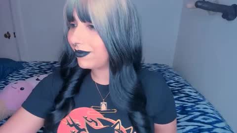 Rae  online show from 01.05.25