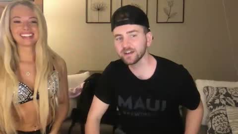 xoprincesspeachxo online show from 12.14.25