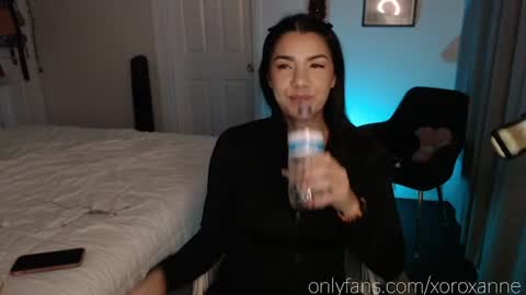 Snapshot of xoroxanne chatting on 11.25.25 xoroxanne online show from 11.25.25