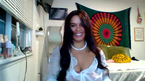 Snapshot of xova_fficial chatting on 10.09.25 XOVA online show from 10.09.25