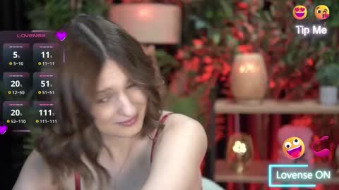 Snapshot of xoxo_molly chatting on 10.08.25 xoxo_molly online show from 10.08.25