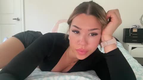Snapshot of xoxocarly chatting on 10.20.25 NEW CarlyXO online show from 10.20.25
