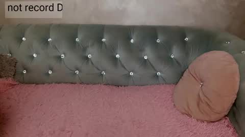 Snapshot of xqueencarox chatting on 11.11.25 xqueencarox online show from 11.11.25