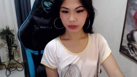 Snapshot of xseductive_airax chatting on 12.04.24 aira online show from 12.04.24