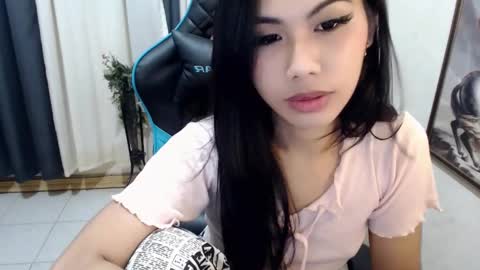 Snapshot of xseductive_airax chatting on 12.27.24 aira online show from 12.27.24