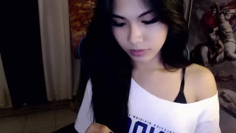 Snapshot of xseductive_airax chatting on 01.08.25 aira online show from 01.08.25