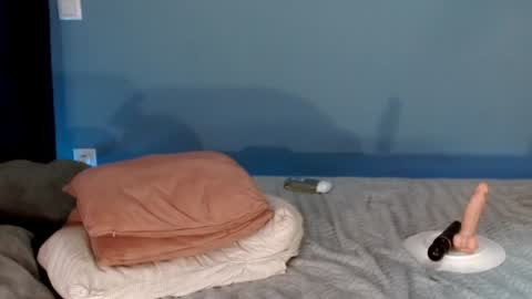 AnnaMaee online show from 12.20.24